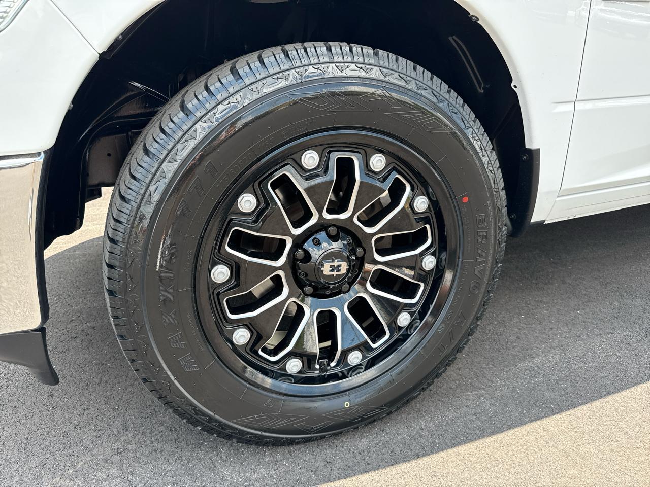 RAM 1500 Classic Tradesman 4x4 Crew Cab 5'7" Box 2022