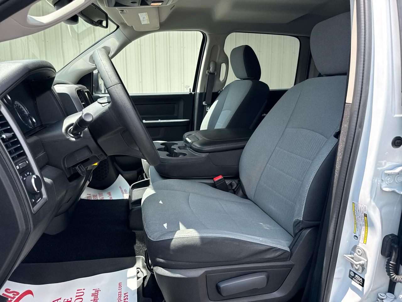 RAM 1500 Classic Tradesman 4x4 Crew Cab 5'7" Box 2022