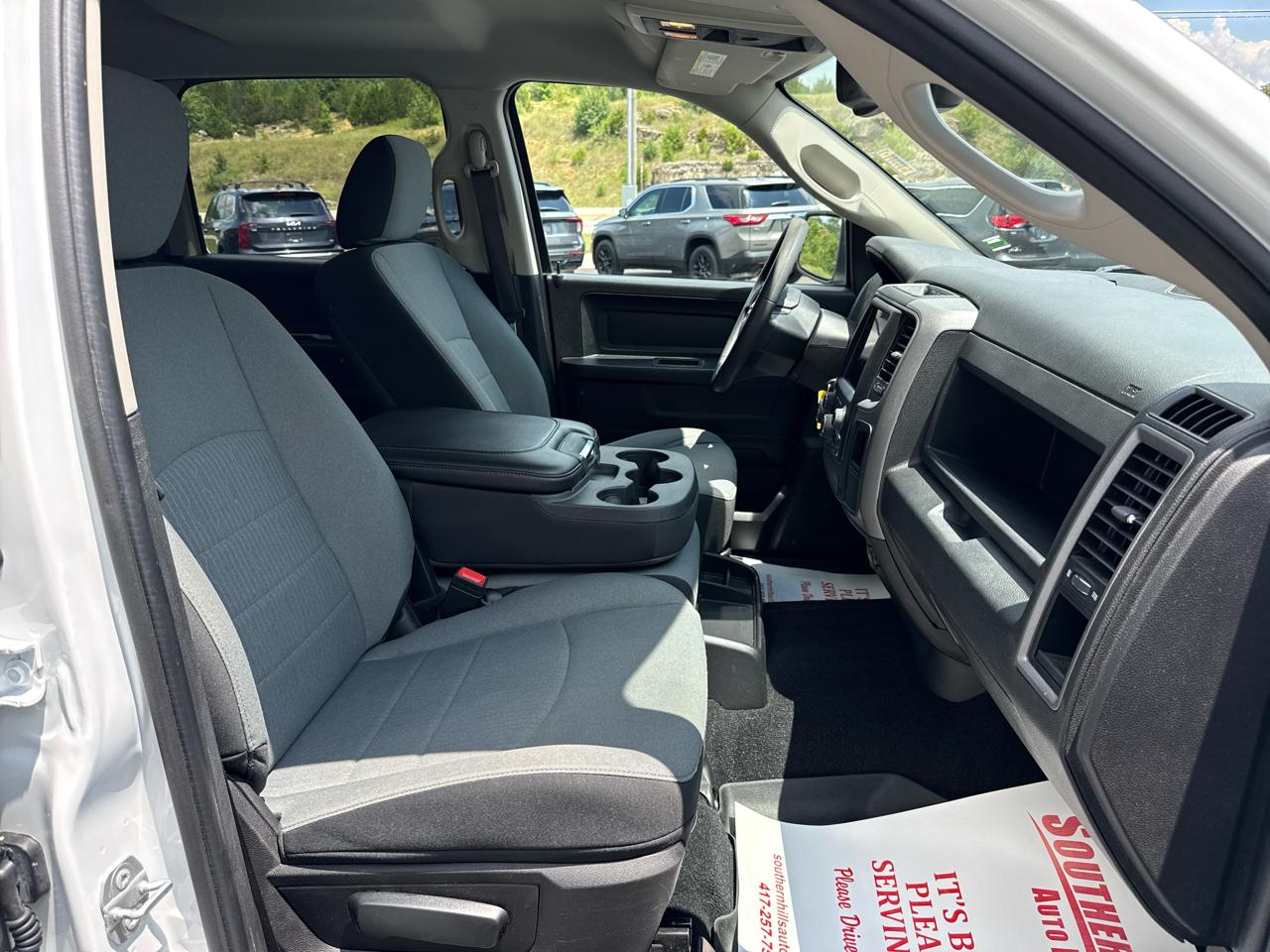 RAM 1500 Classic Tradesman 4x4 Crew Cab 5'7" Box 2022