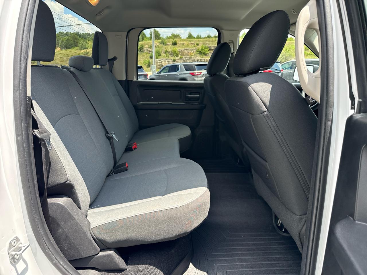 RAM 1500 Classic Tradesman 4x4 Crew Cab 5'7" Box 2022