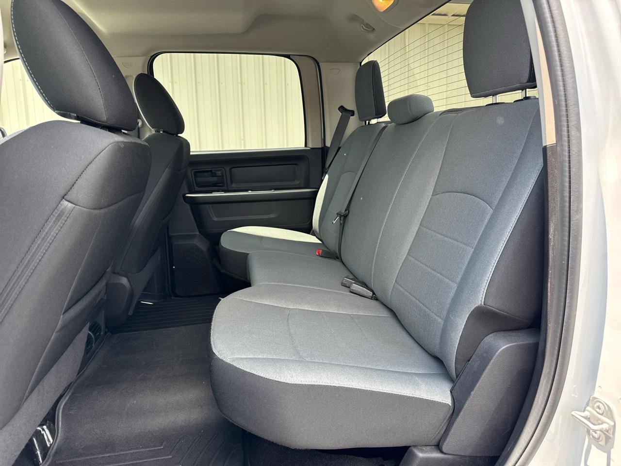 RAM 1500 Classic Tradesman 4x4 Crew Cab 5'7" Box 2022