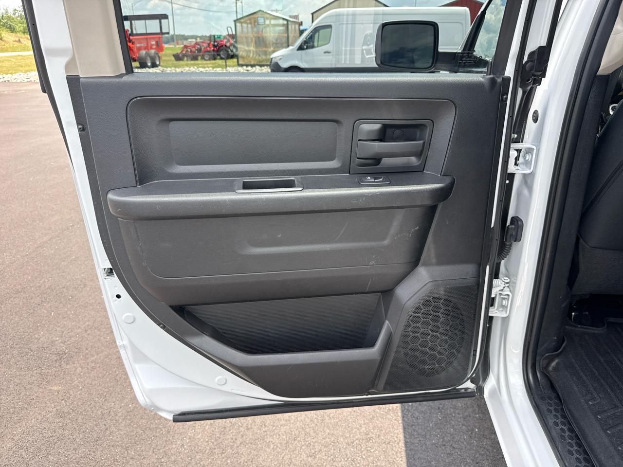 RAM 1500 Classic Tradesman 4x4 Crew Cab 5'7" Box 2022