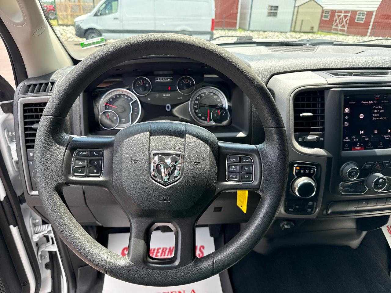 RAM 1500 Classic Tradesman 4x4 Crew Cab 5'7" Box 2022