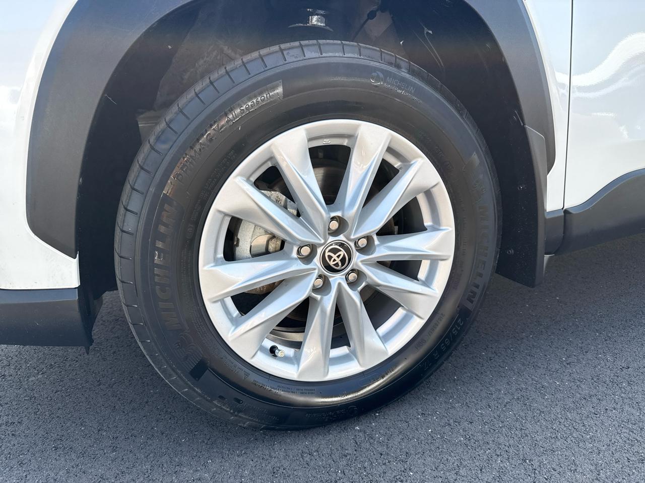 Toyota Corolla Cross LE 4D SUV FWD 2024