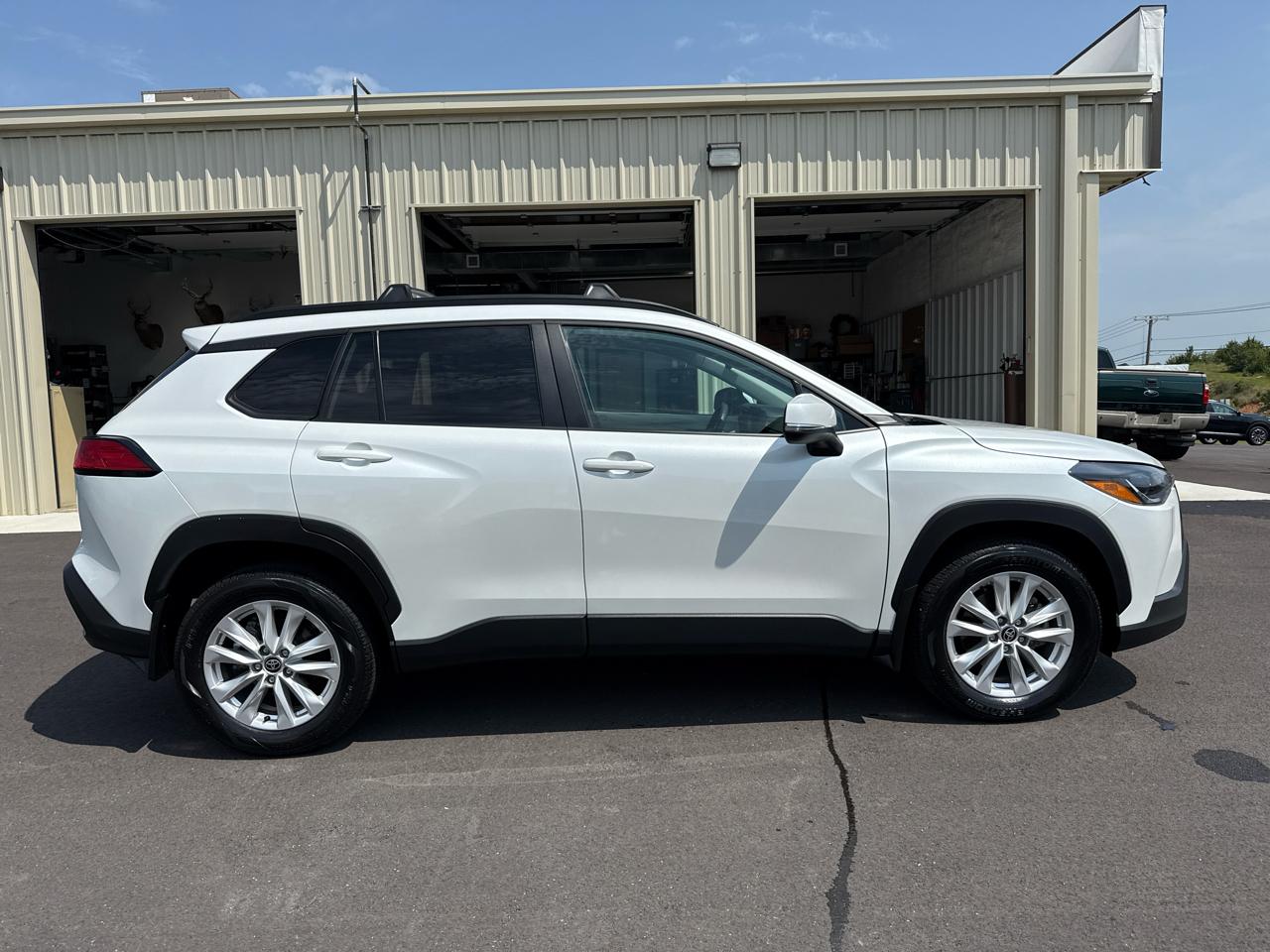 Toyota Corolla Cross LE 4D SUV FWD 2024