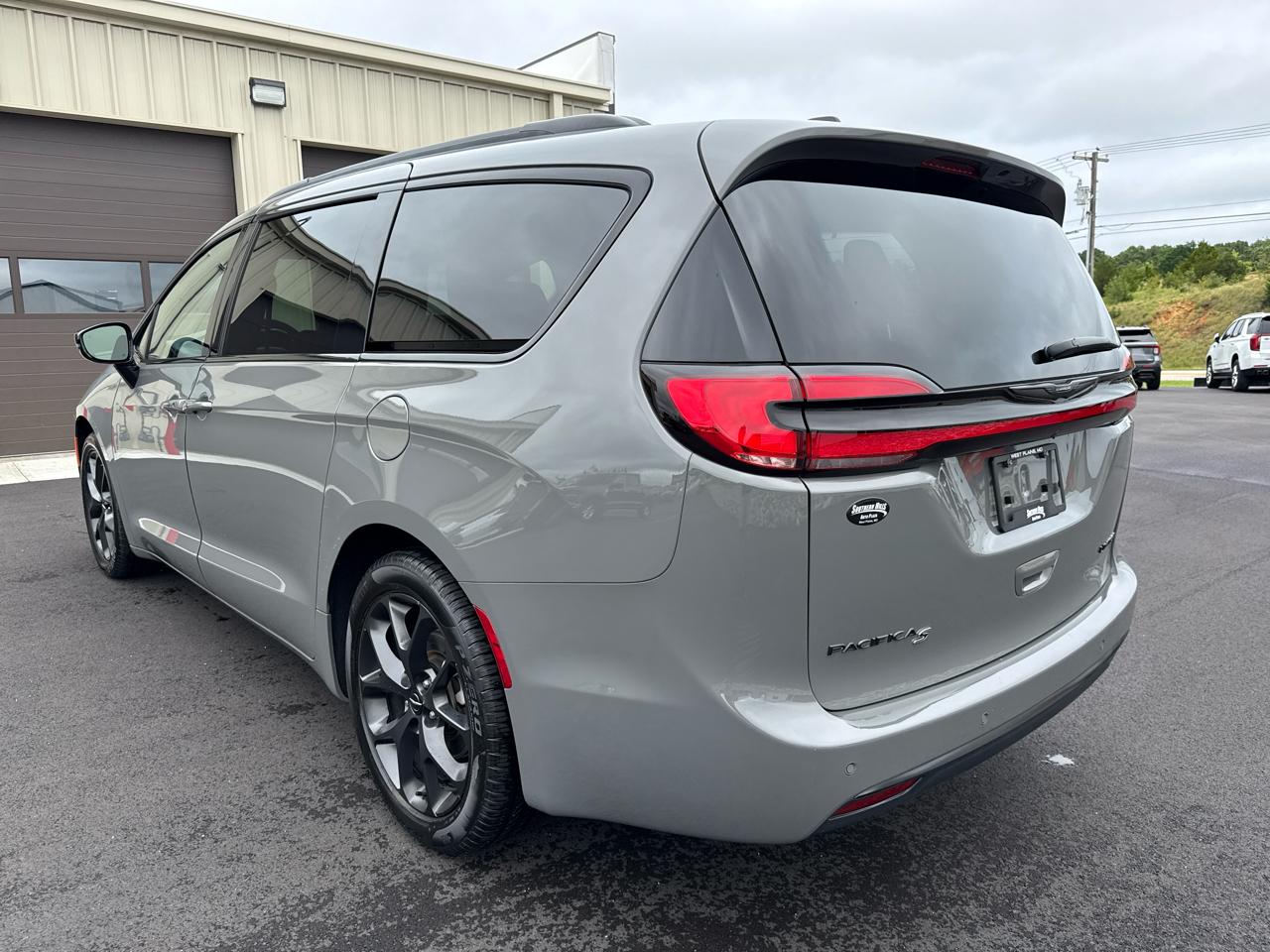Chrysler Pacifica Limited 4D Wagon 2025