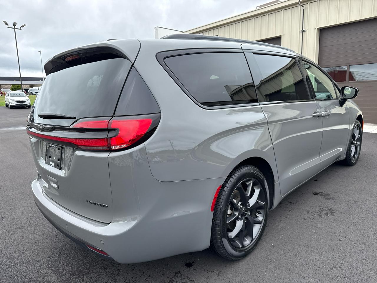Chrysler Pacifica Limited 4D Wagon 2025