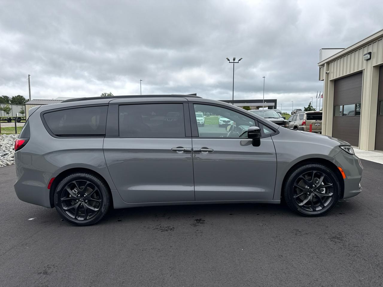 Chrysler Pacifica Limited 4D Wagon 2025