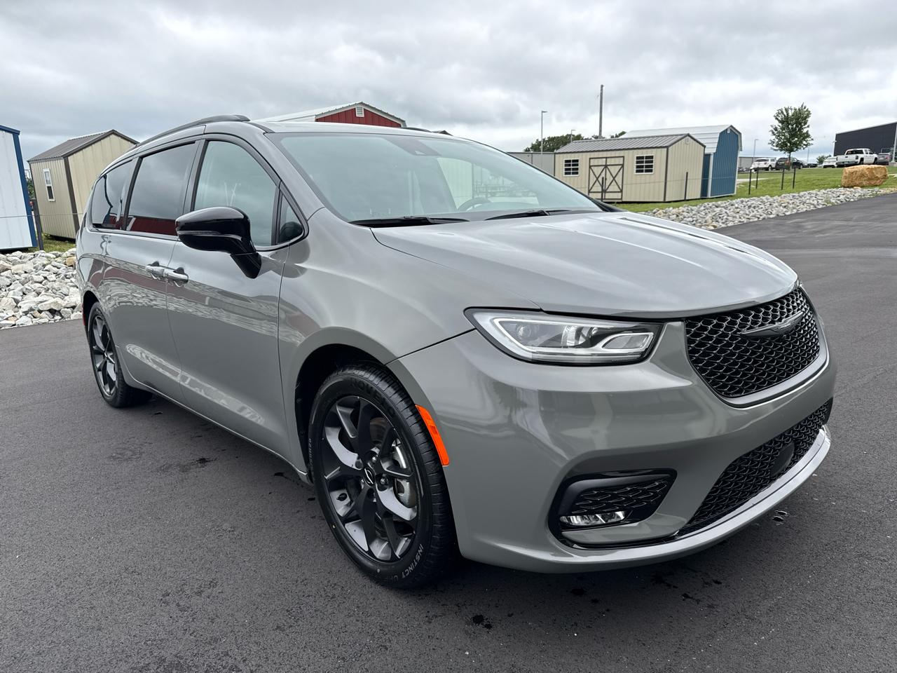 Chrysler Pacifica Limited 4D Wagon 2025
