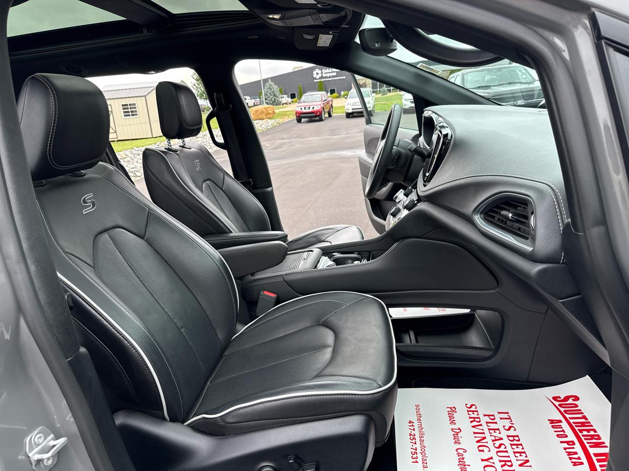 Chrysler Pacifica Limited 4D Wagon 2025