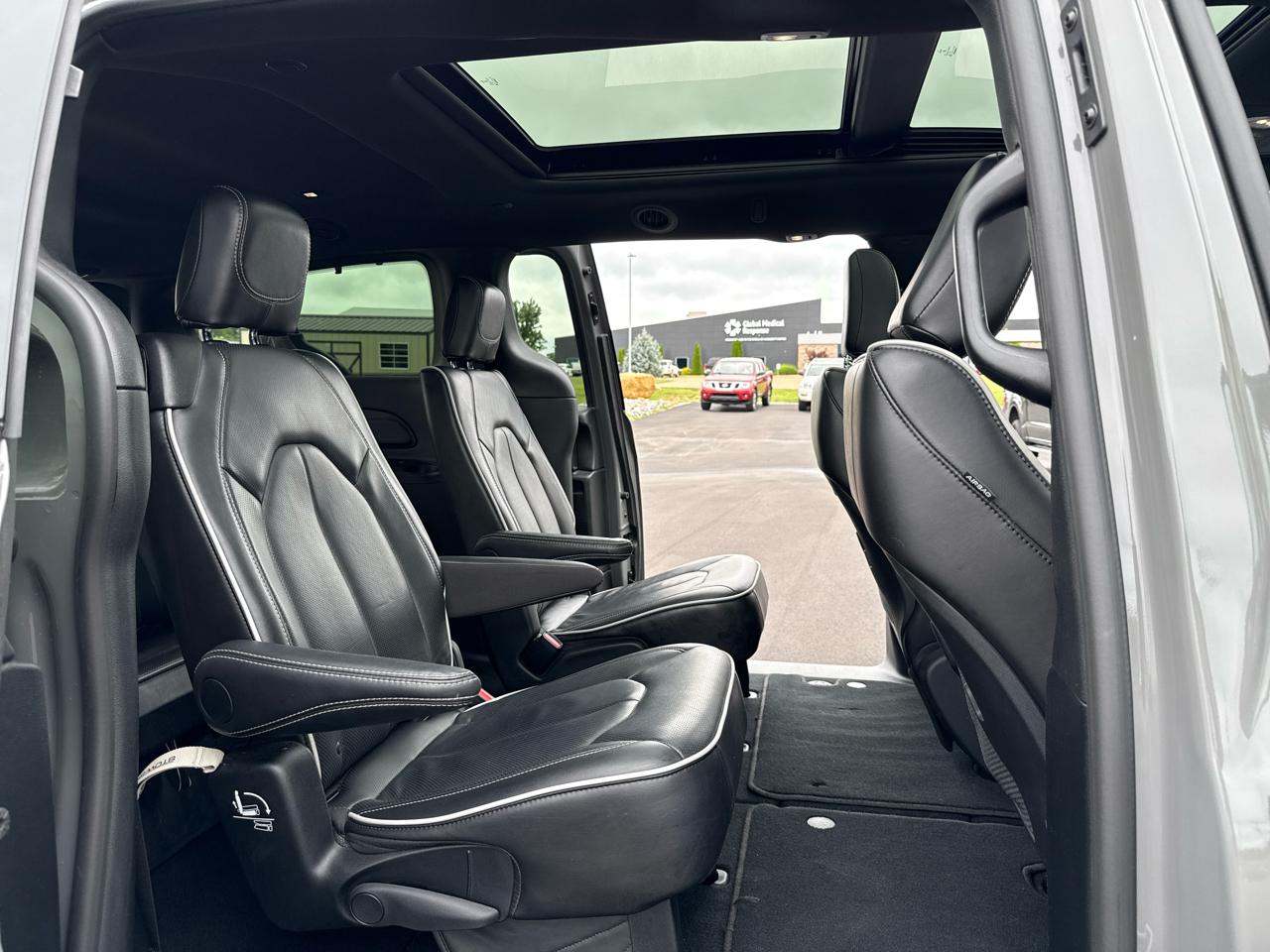 Chrysler Pacifica Limited 4D Wagon 2025
