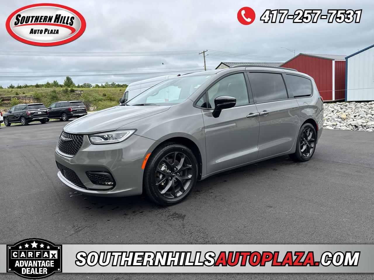 2025 Chrysler Pacifica Limited 4D Wagon