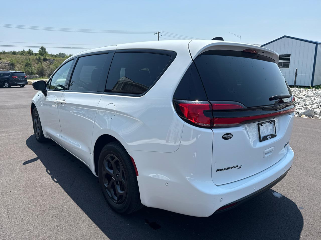 Chrysler Pacifica Select PHEV 4D Wagon 2024