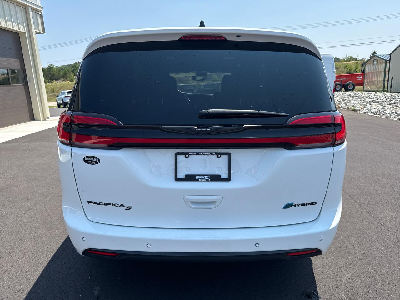 Chrysler Pacifica Select PHEV 4D Wagon 2024