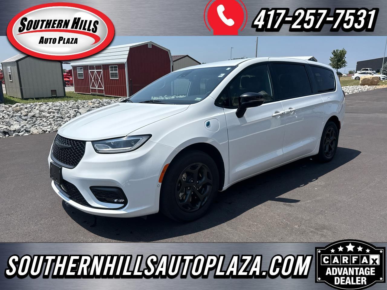 2024 Chrysler Pacifica Select PHEV 4D Wagon