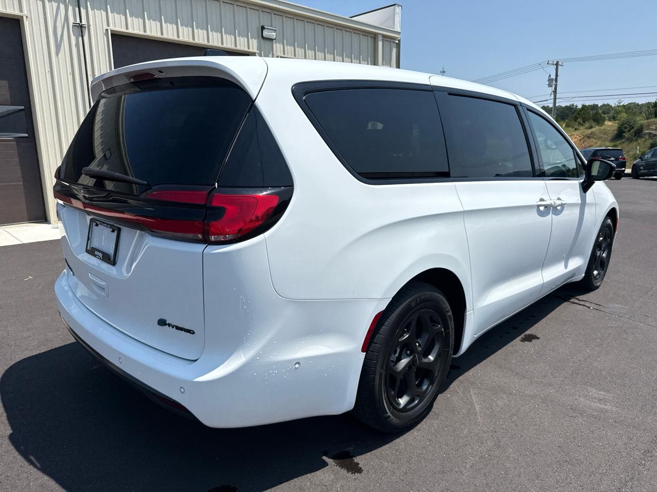 Chrysler Pacifica Select PHEV 4D Wagon 2024