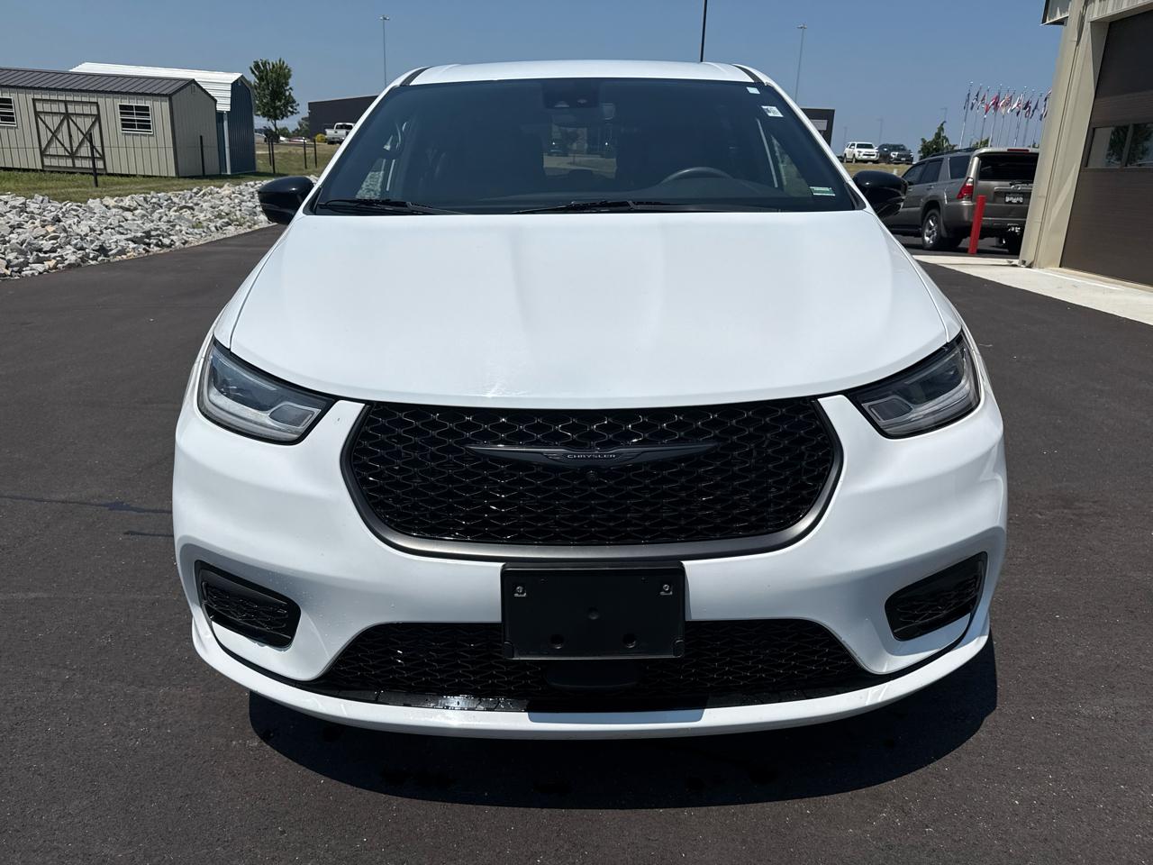 Chrysler Pacifica Select PHEV 4D Wagon 2024