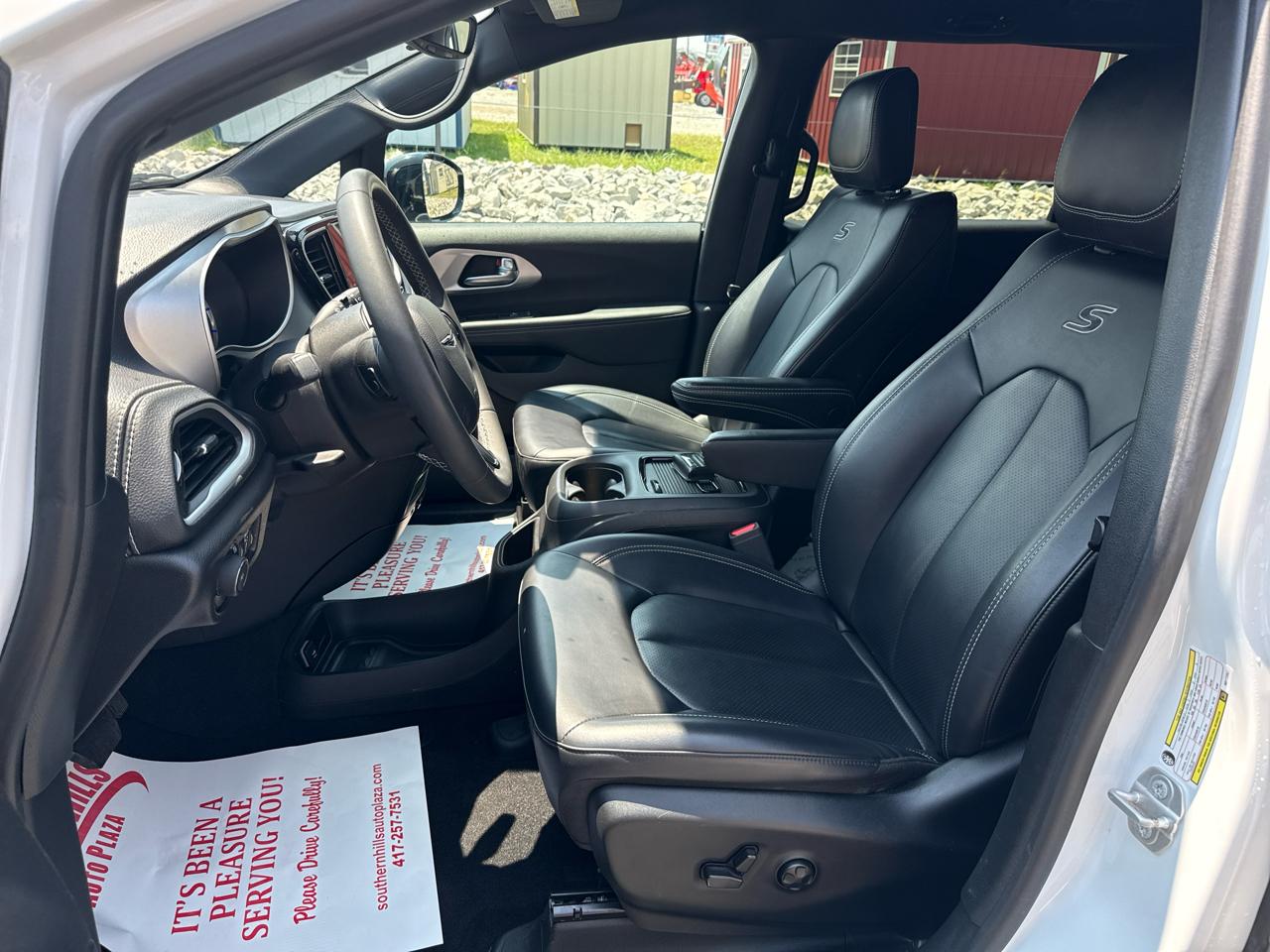 Chrysler Pacifica Select PHEV 4D Wagon 2024