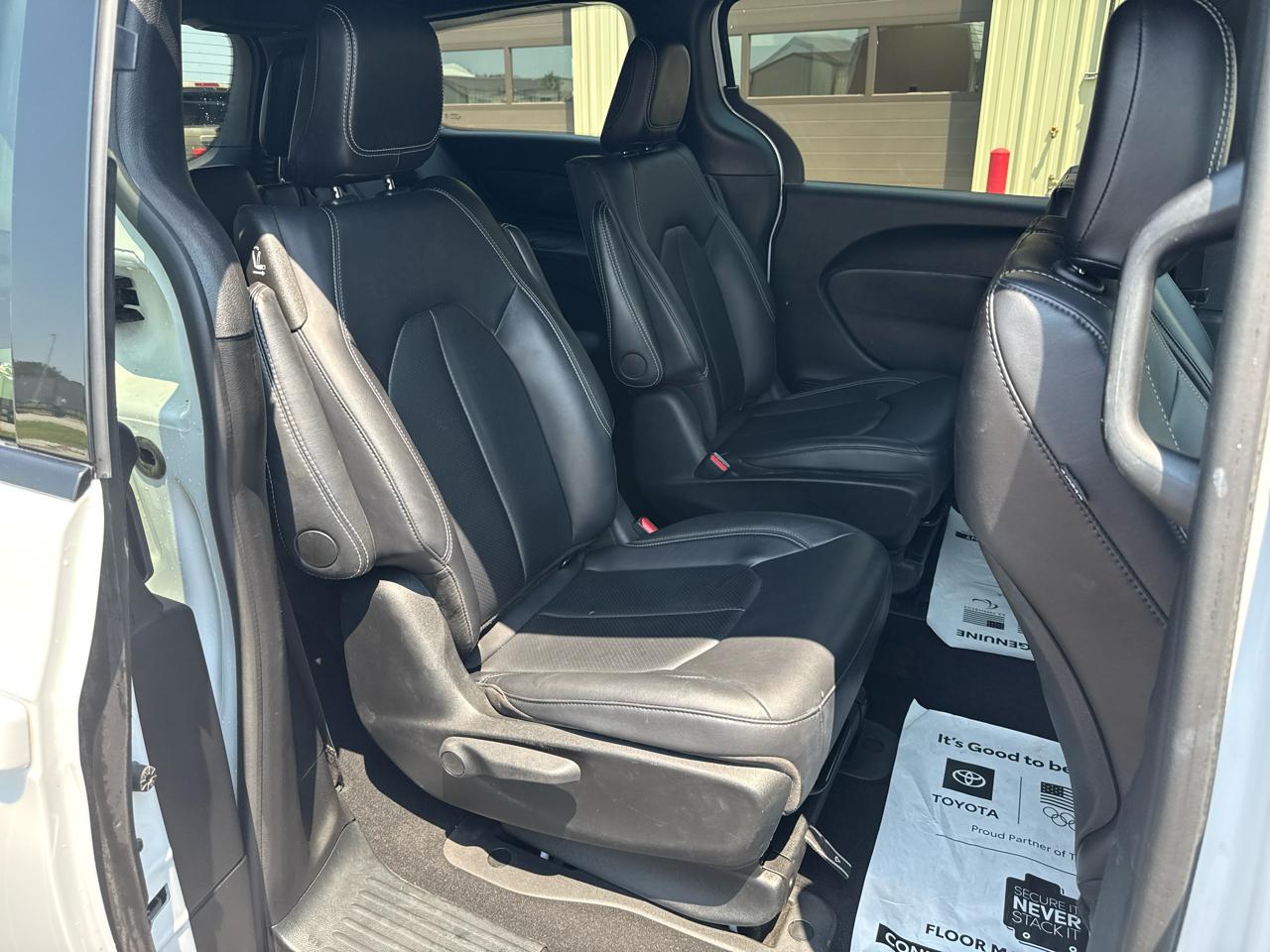Chrysler Pacifica Select PHEV 4D Wagon 2024