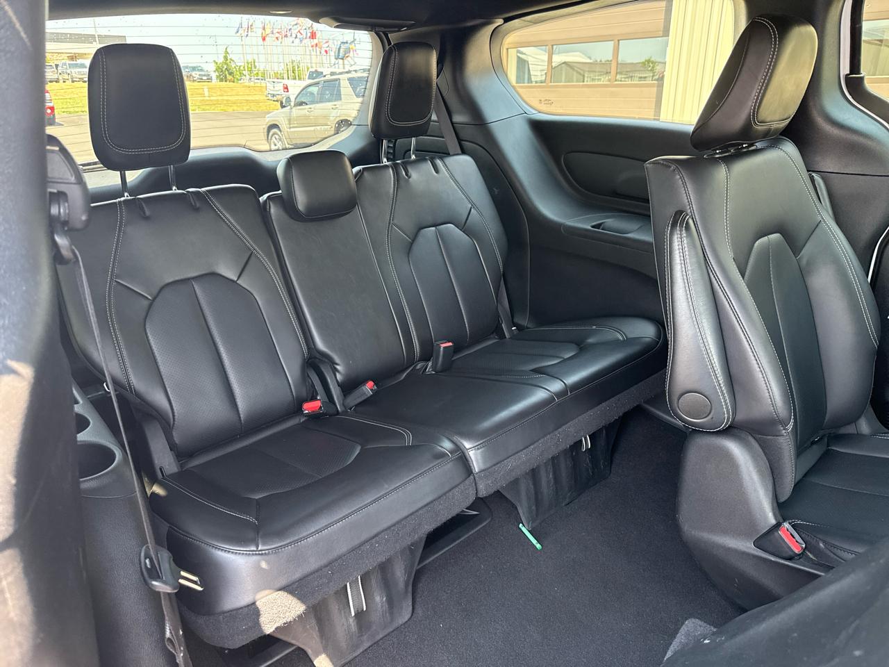Chrysler Pacifica Select PHEV 4D Wagon 2024
