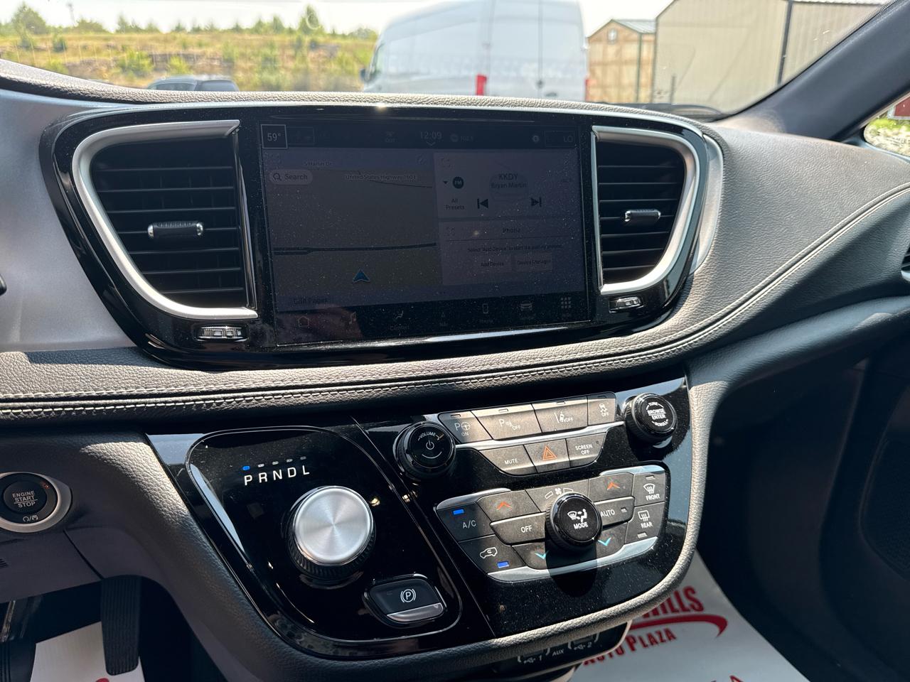 Chrysler Pacifica Select PHEV 4D Wagon 2024