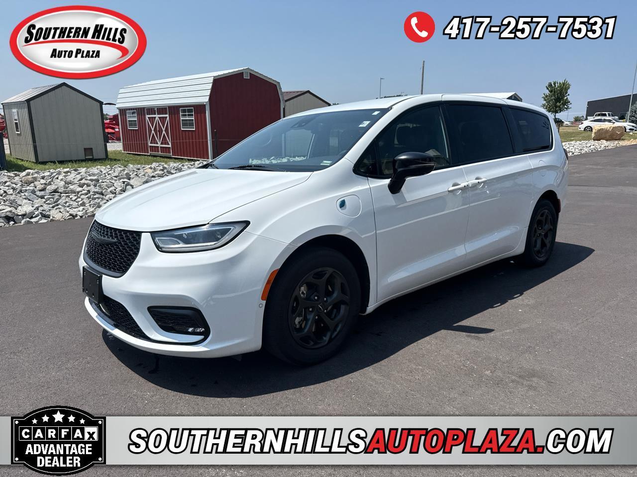 2024 Chrysler Pacifica Select PHEV 4D Wagon