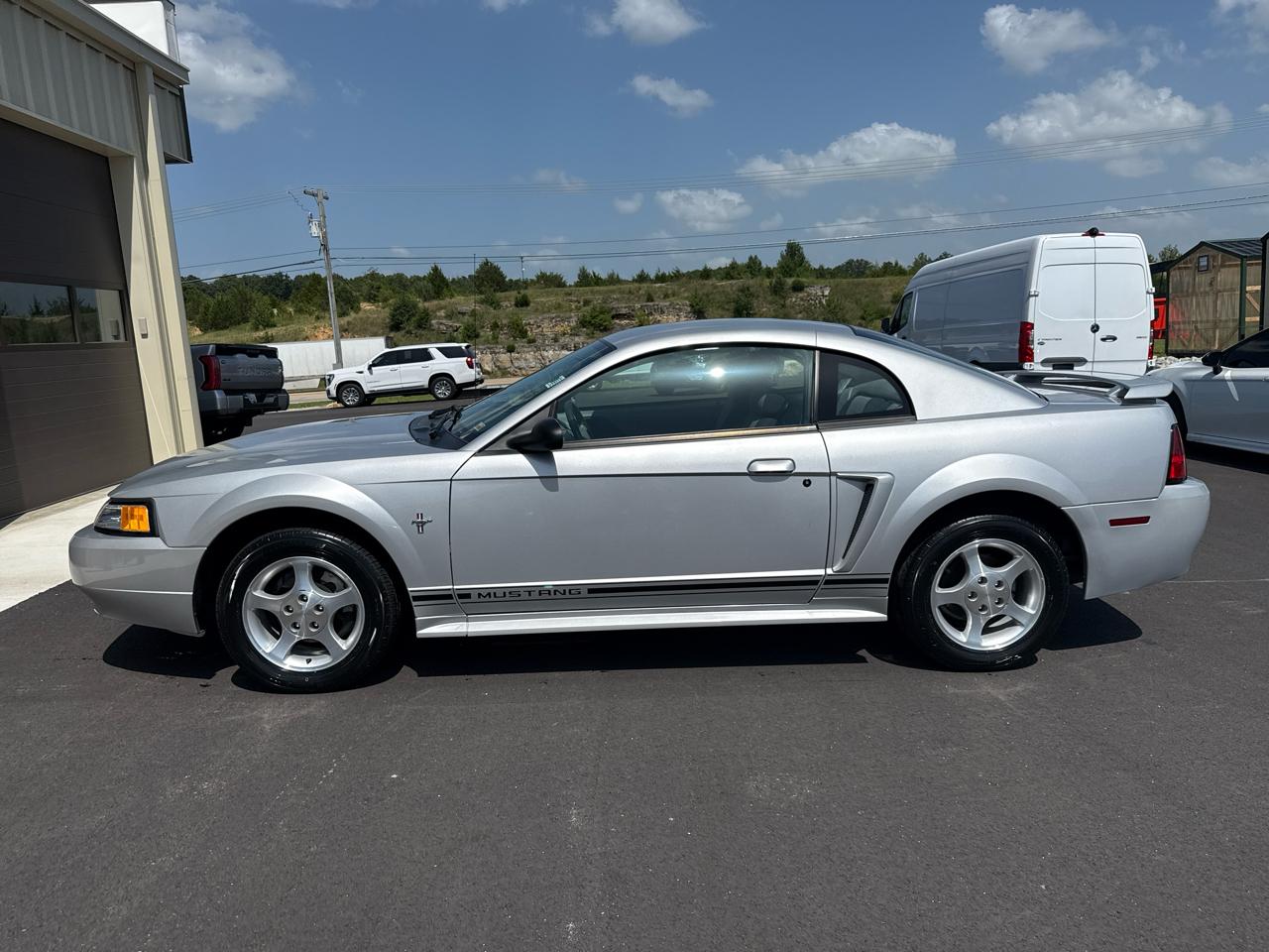 Ford Mustang Base 2D Coupe 2001