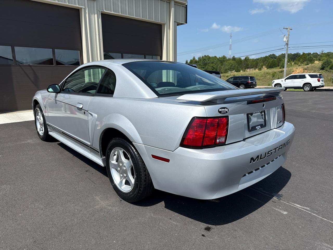 Ford Mustang Base 2D Coupe 2001