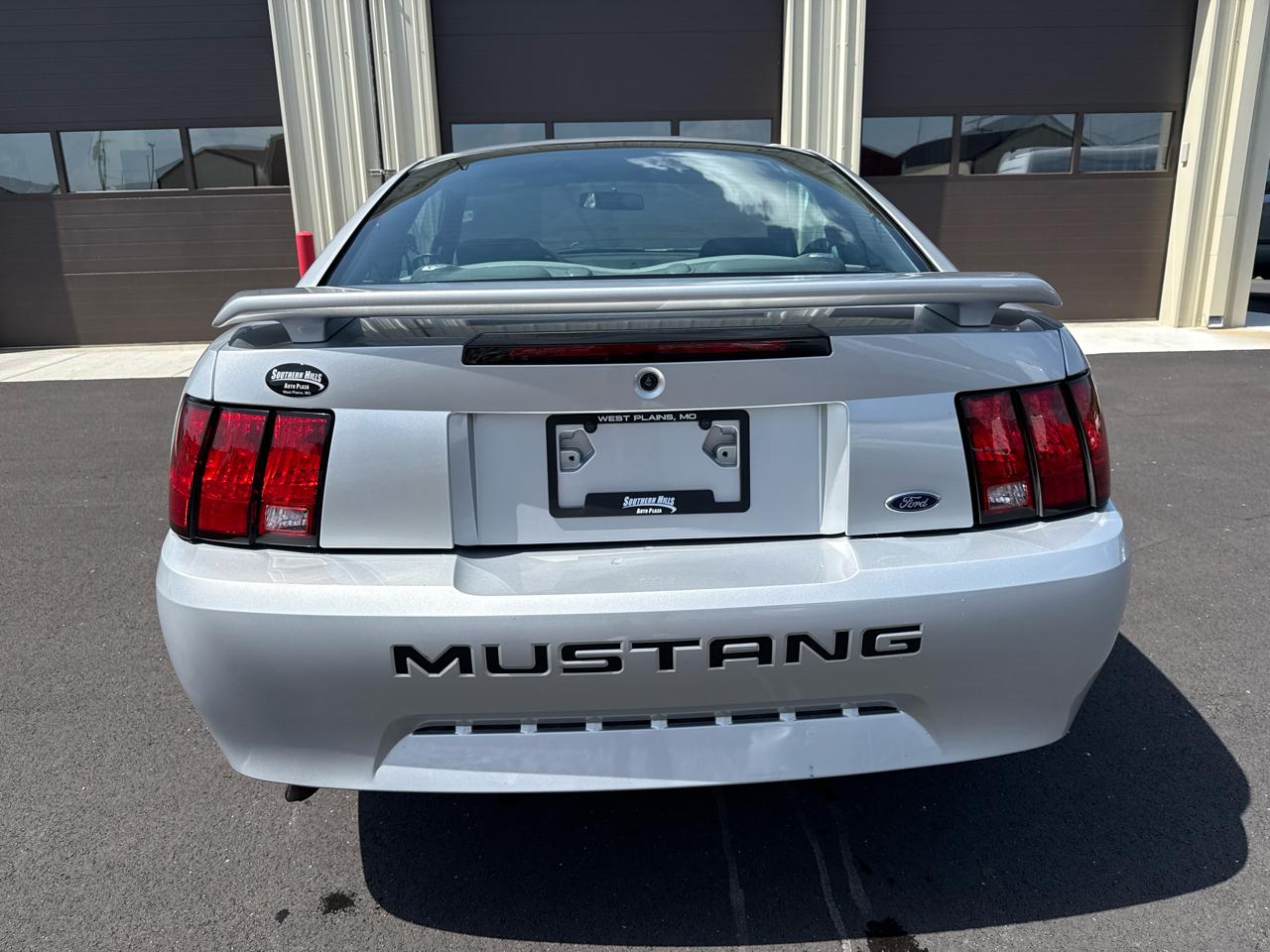 Ford Mustang Base 2D Coupe 2001