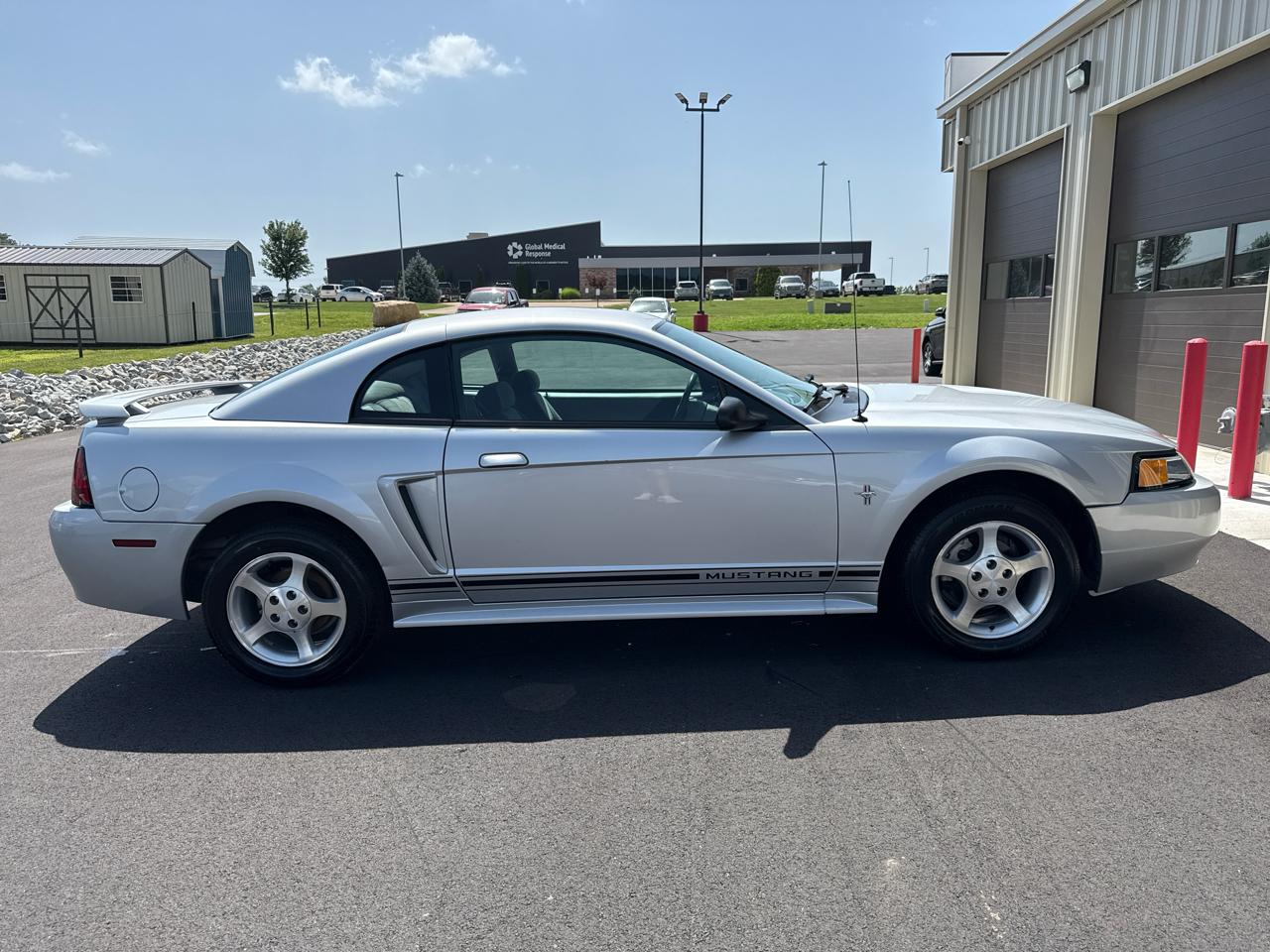 Ford Mustang Base 2D Coupe 2001