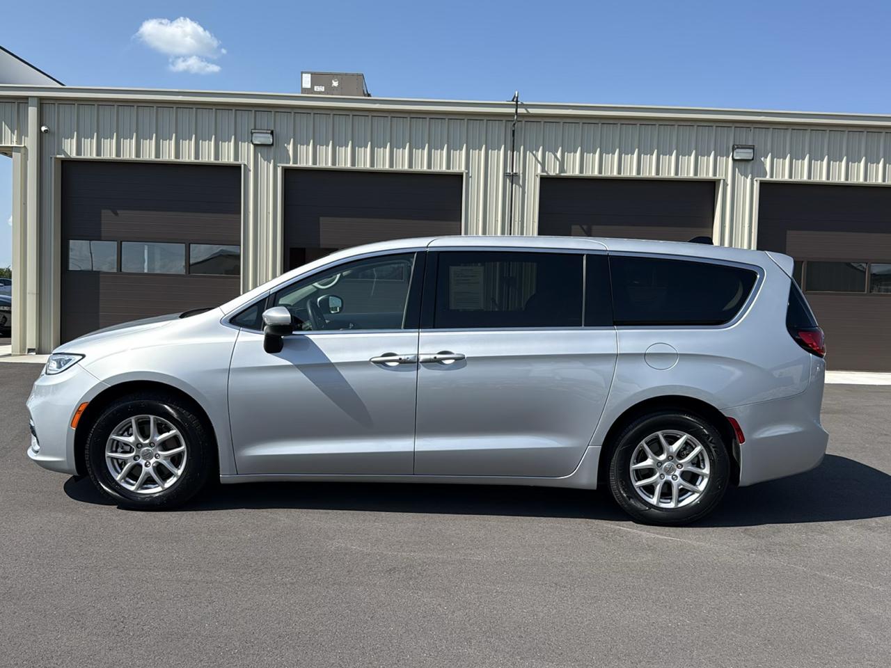 Chrysler Pacifica Touring L Wagon 2023