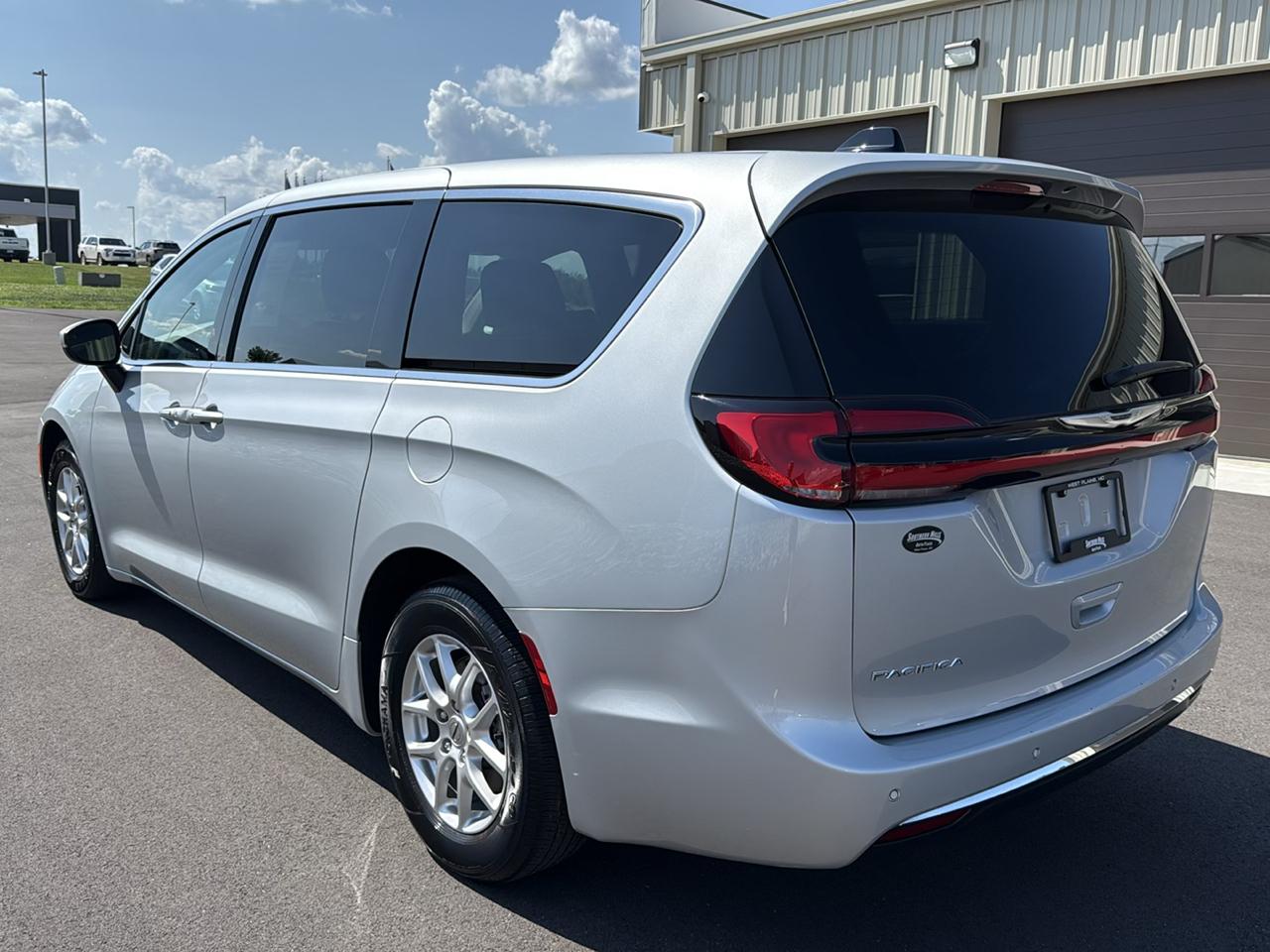 Chrysler Pacifica Touring L Wagon 2023