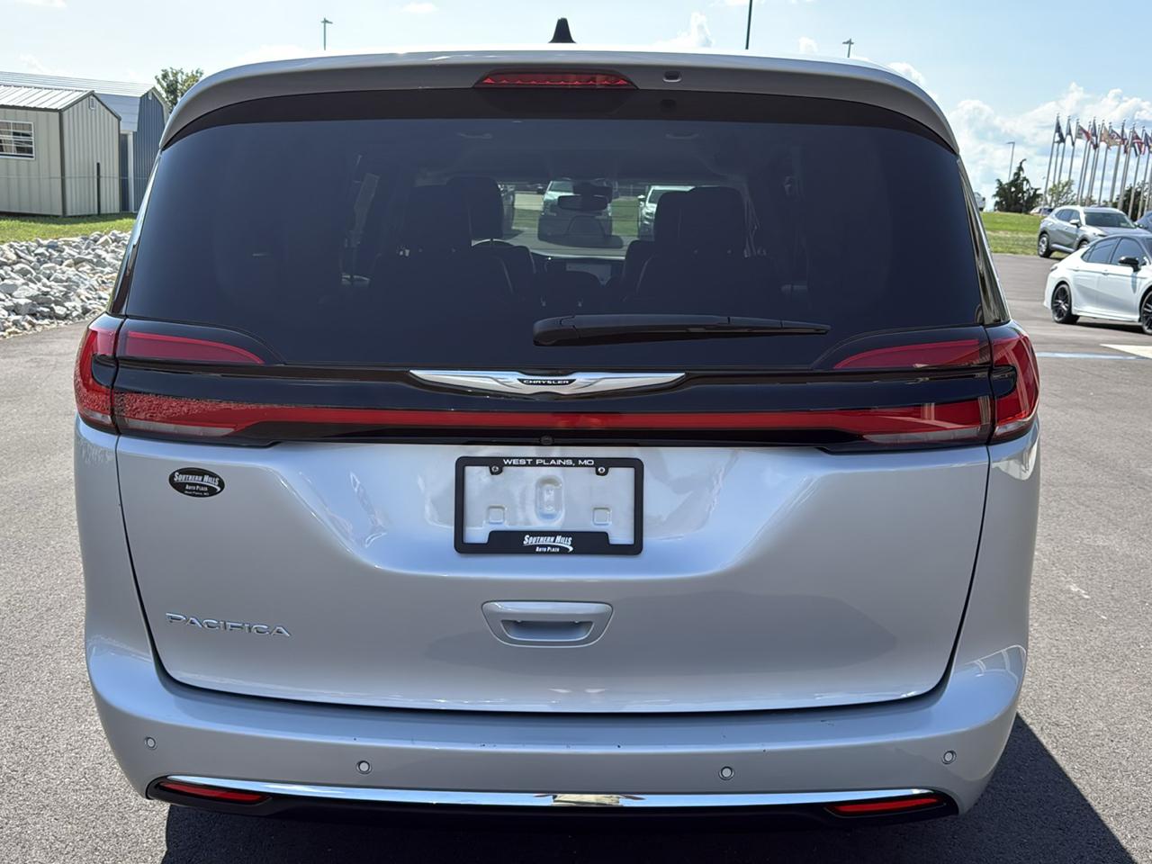 Chrysler Pacifica Touring L Wagon 2023