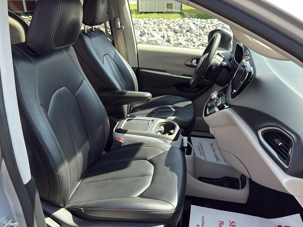 Chrysler Pacifica Touring L Wagon 2023