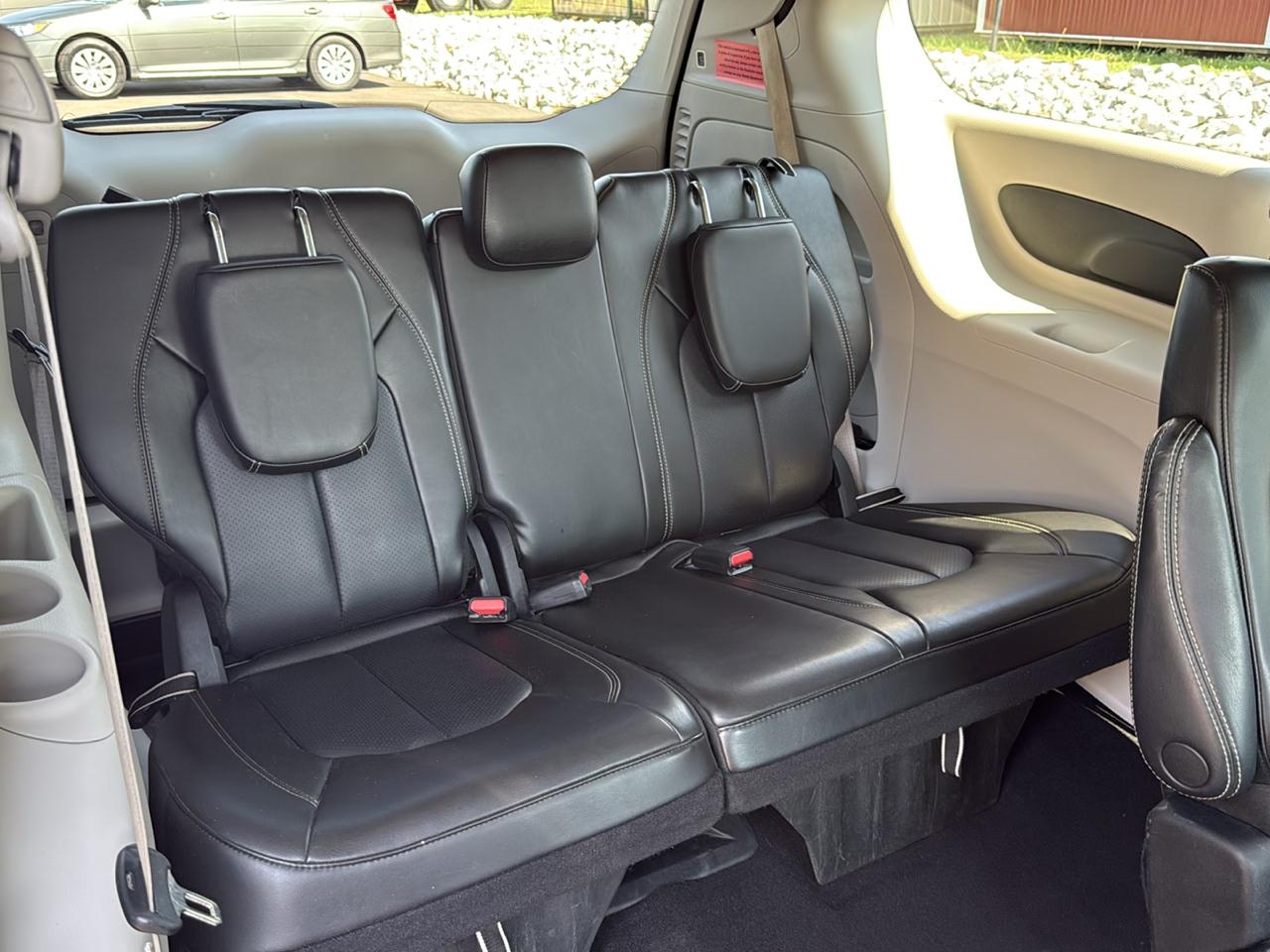 Chrysler Pacifica Touring L Wagon 2023