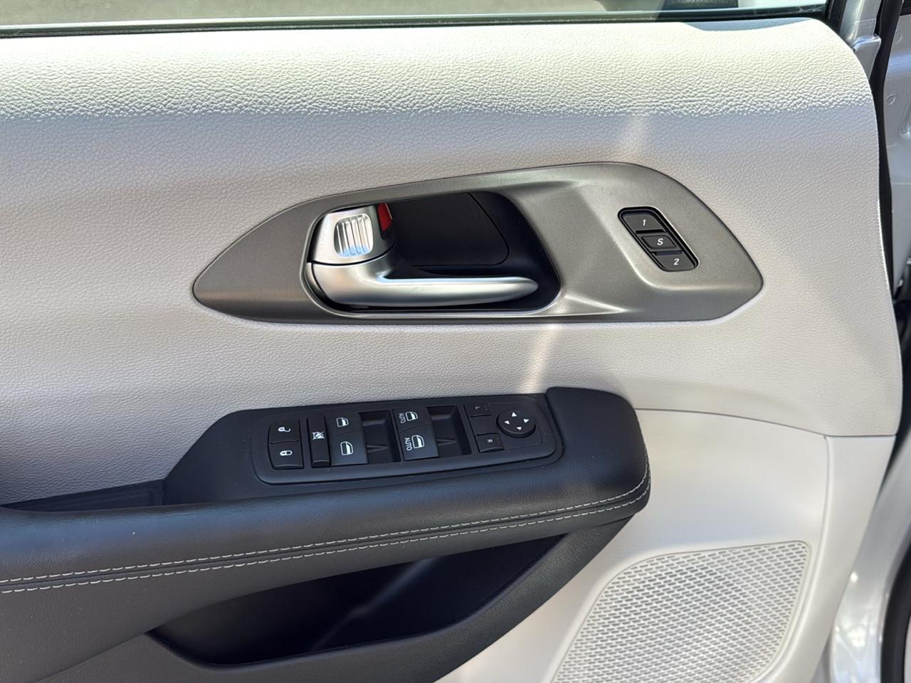 Chrysler Pacifica Touring L Wagon 2023