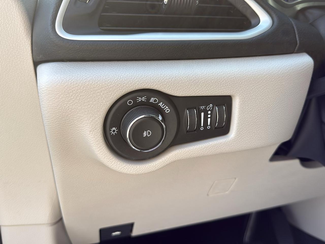 Chrysler Pacifica Touring L Wagon 2023