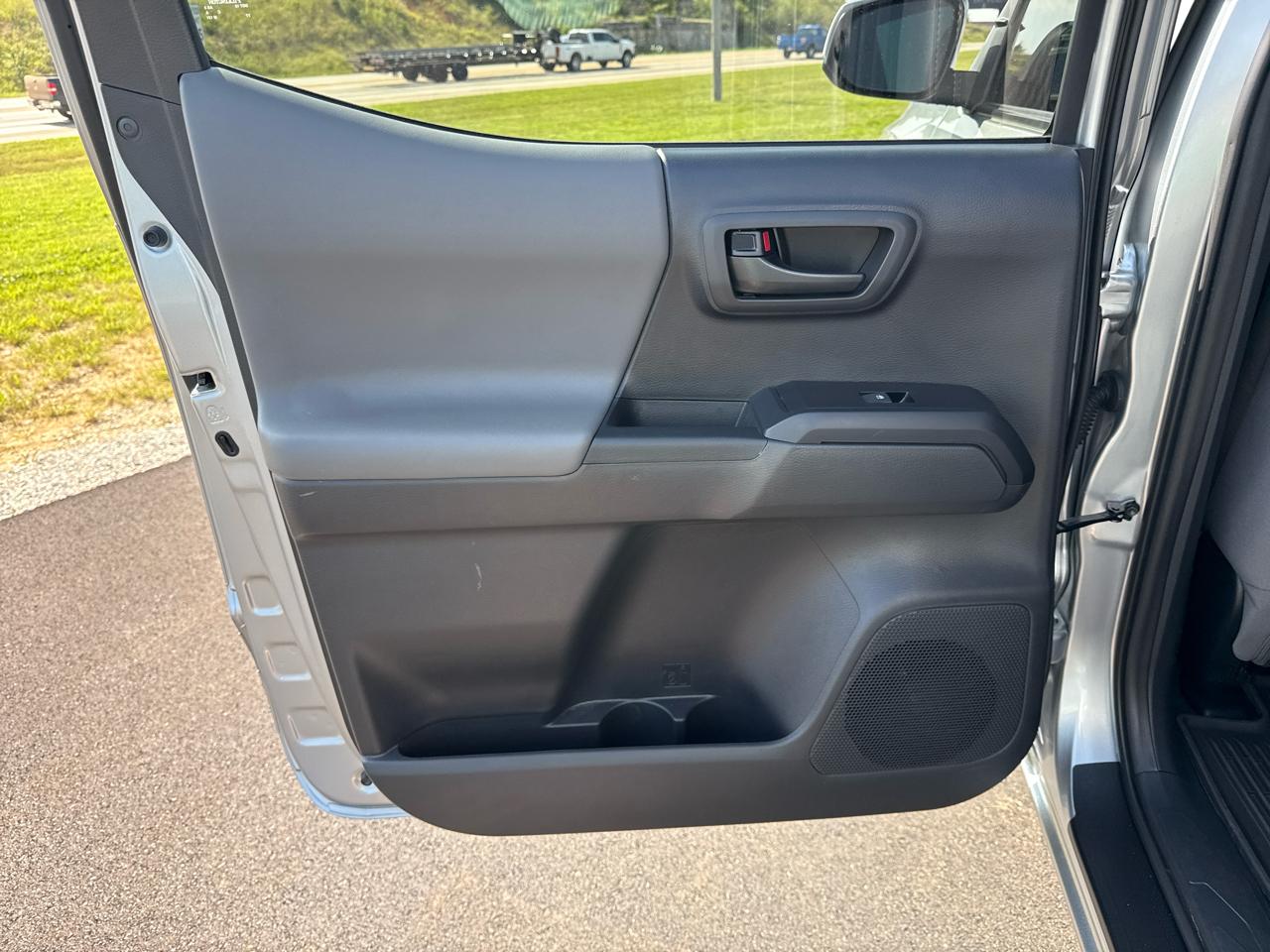 Toyota Tacoma SR Dbl Cab 4WD V6 6sp 2023