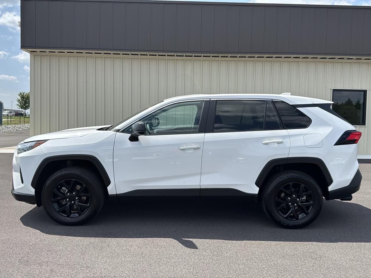 Toyota RAV4 LE 4D SUV FWD 2024