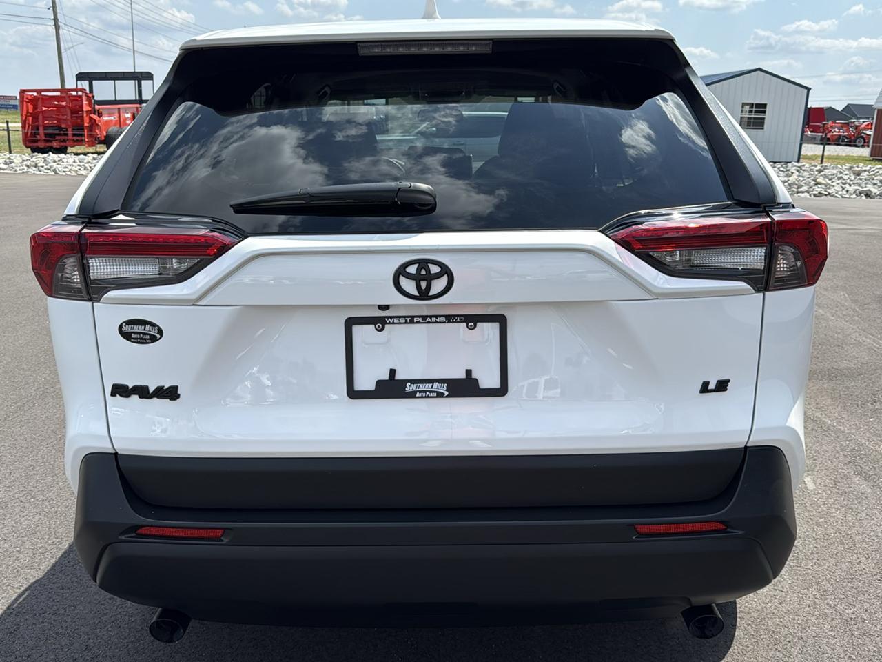 Toyota RAV4 LE 4D SUV FWD 2024