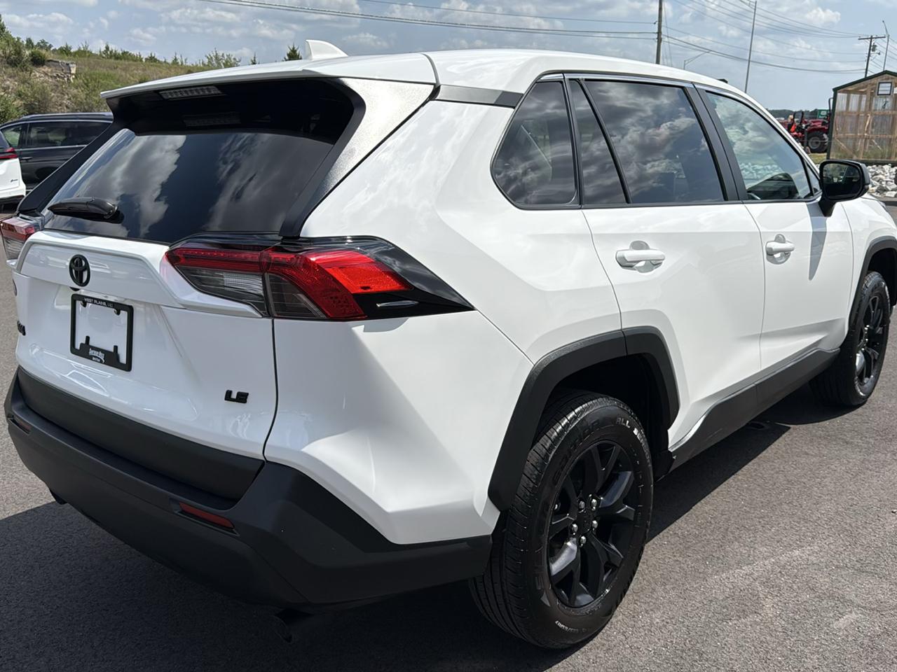 Toyota RAV4 LE 4D SUV FWD 2024