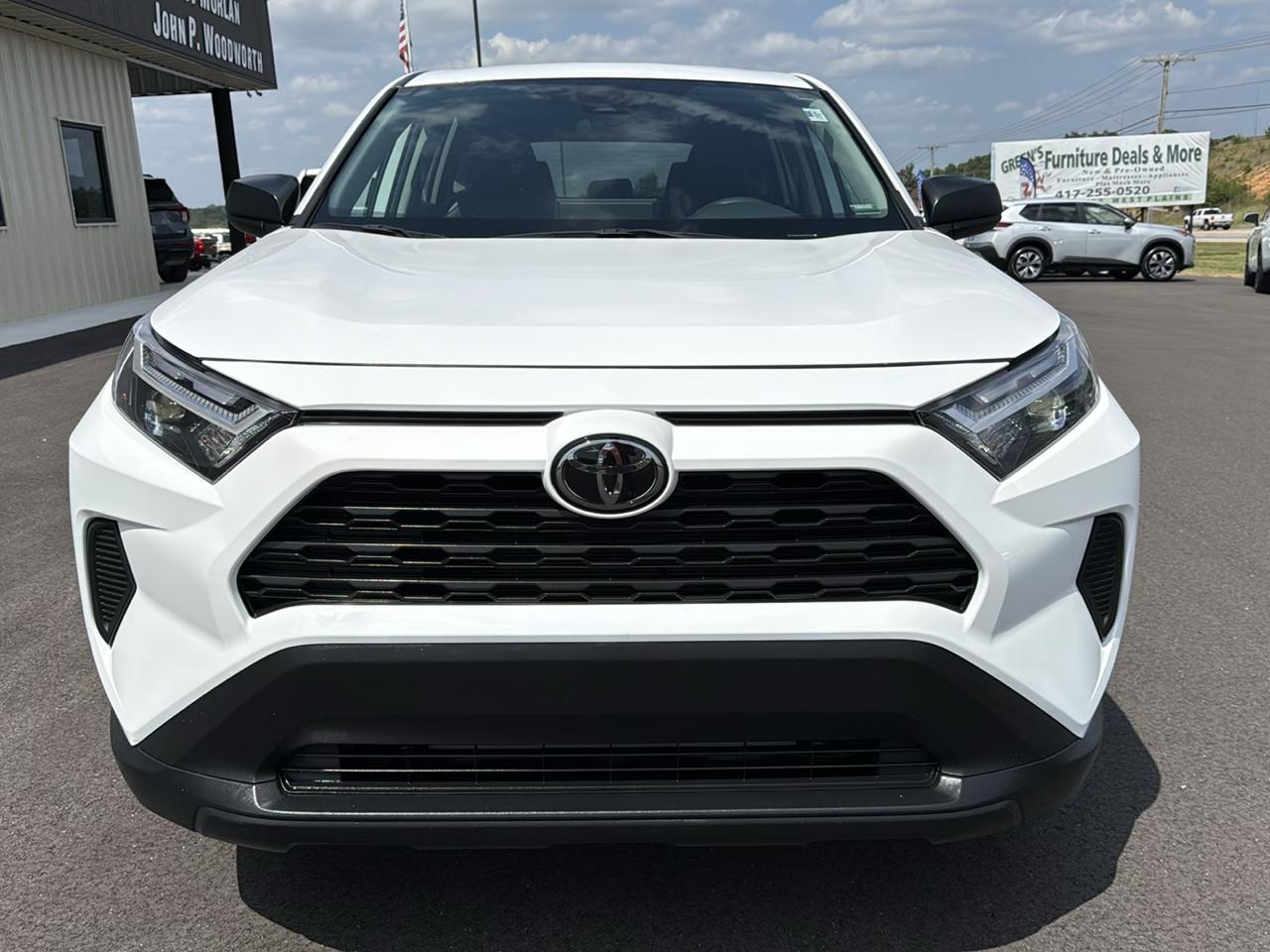 Toyota RAV4 LE 4D SUV FWD 2024
