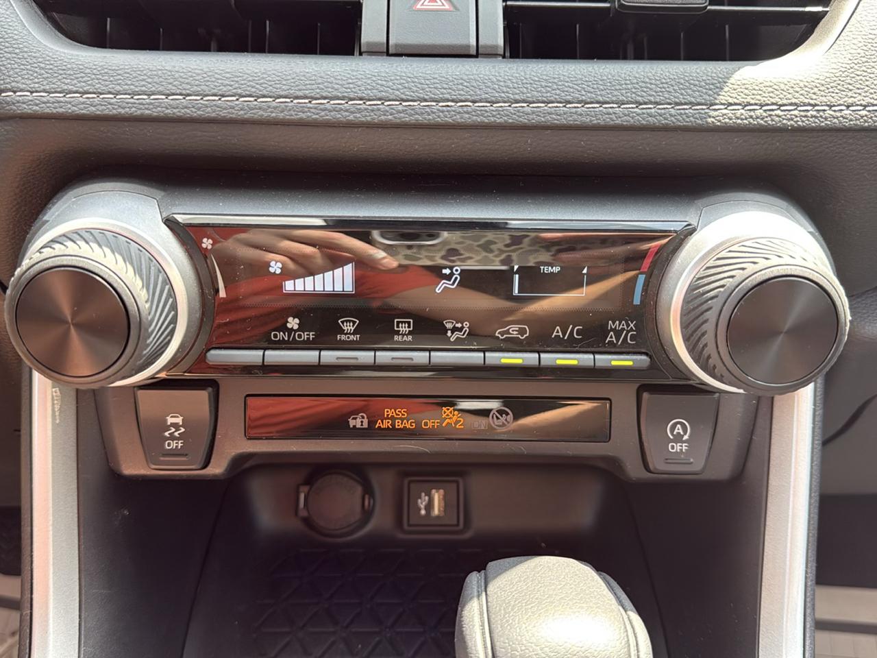 Toyota RAV4 LE 4D SUV FWD 2024