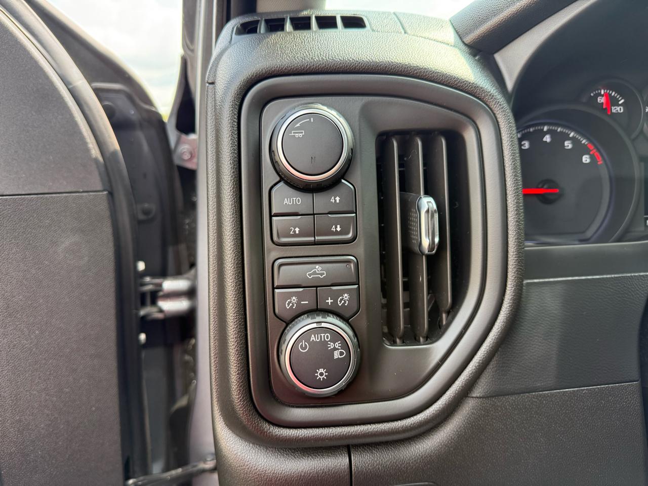 Chevrolet Silverado 1500 Custom TB Crew Cab 4WD SWB 2021