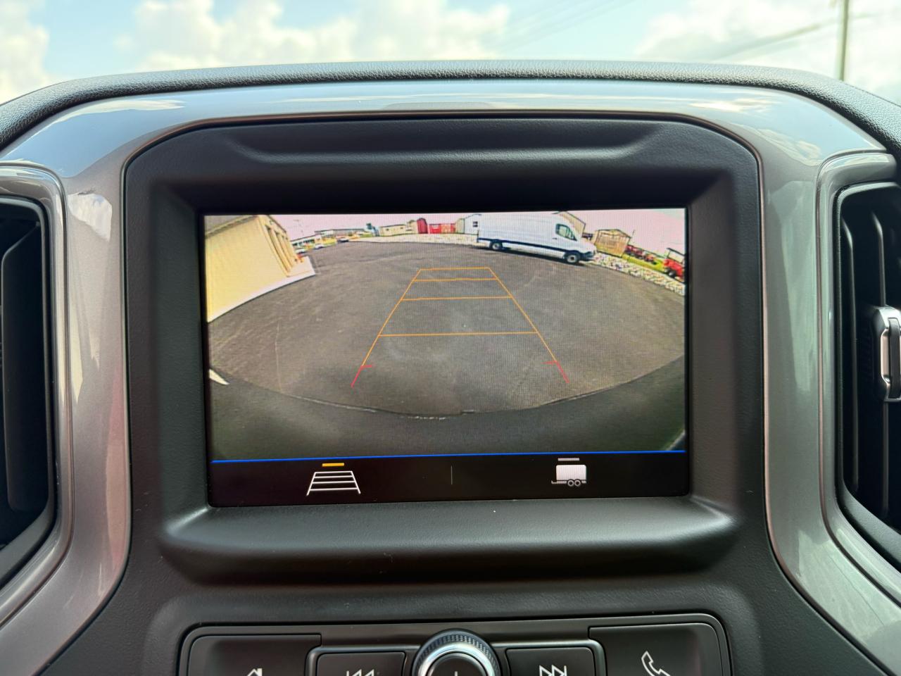 Chevrolet Silverado 1500 Custom TB Crew Cab 4WD SWB 2021