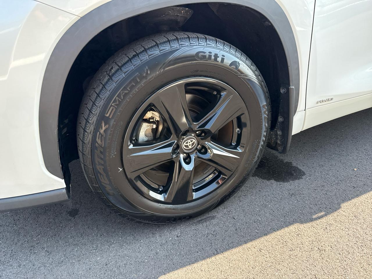 Toyota Highlander Hybrid LE 4D SUV AWD 2023