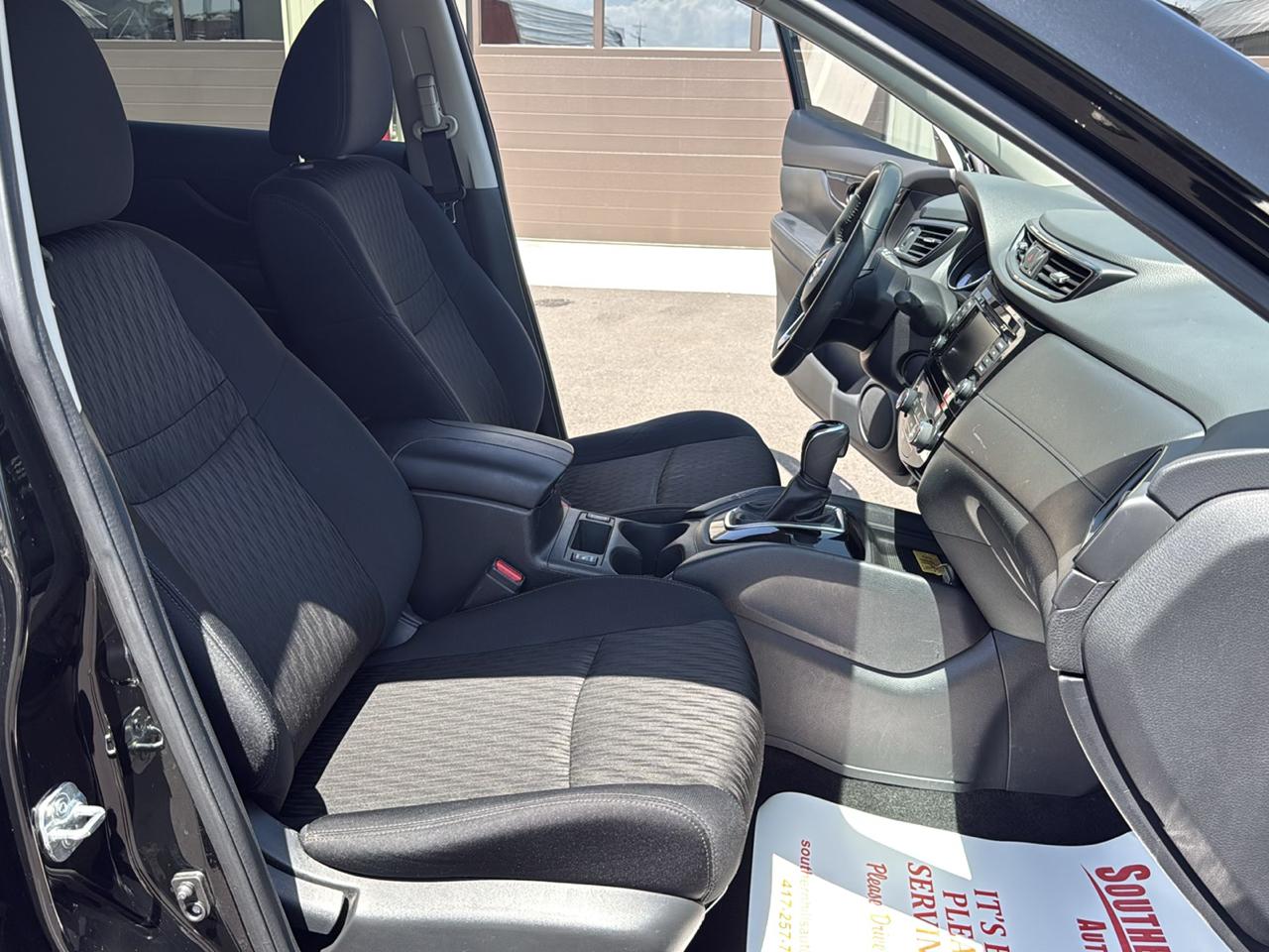 Nissan Rogue SV 4D SUV AWD 2018