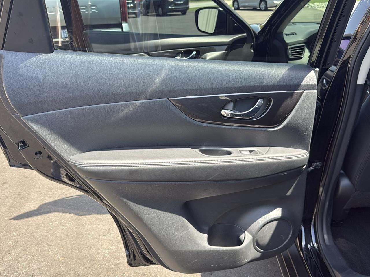 Nissan Rogue SV 4D SUV AWD 2018