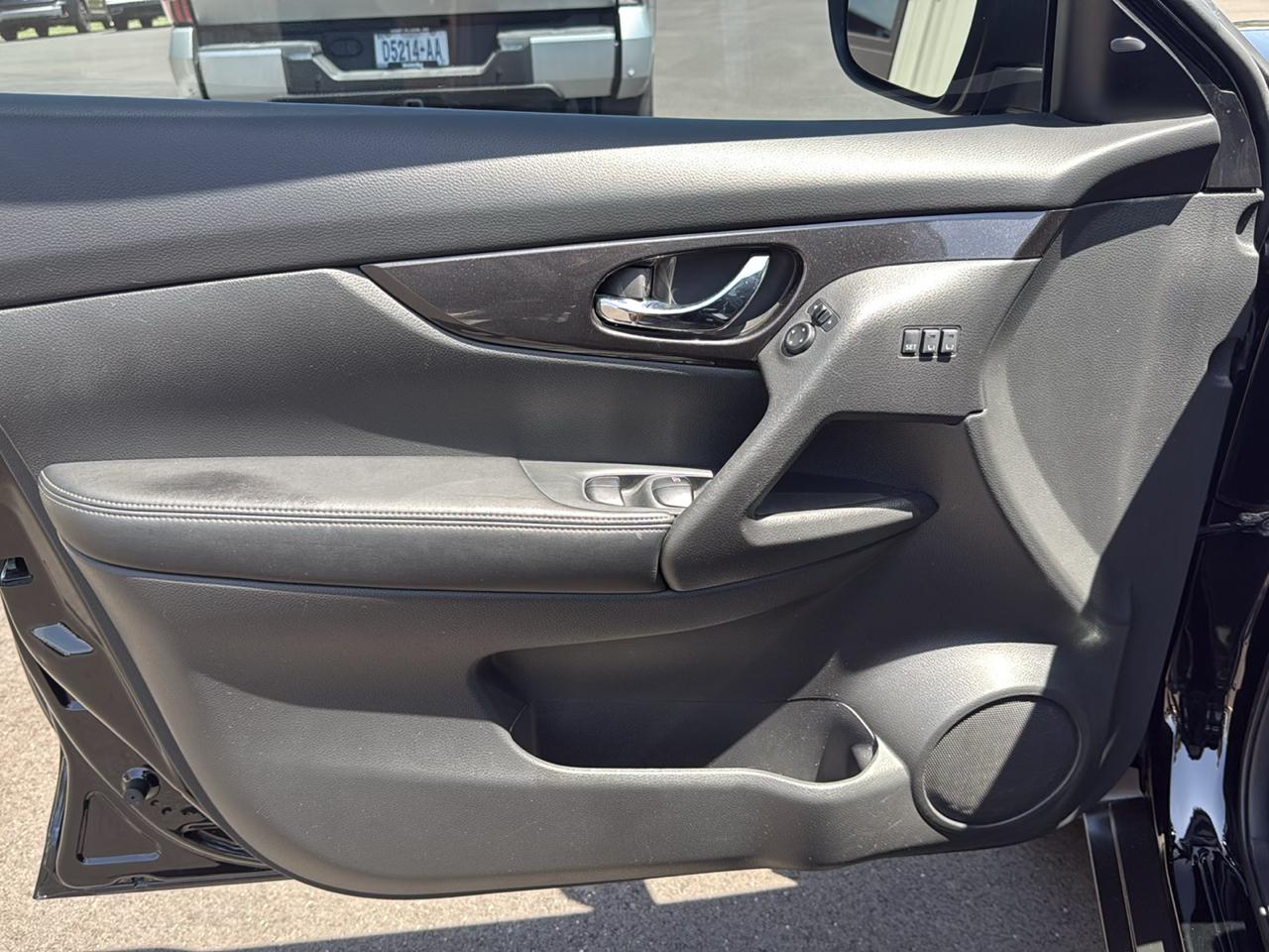 Nissan Rogue SV 4D SUV AWD 2018