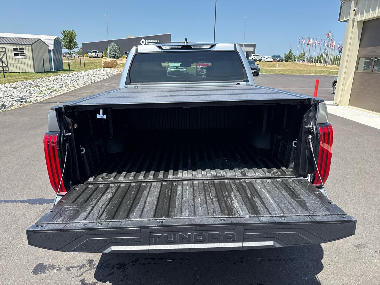 Toyota Tundra SR5 Crew Max 4WD SWB 2025